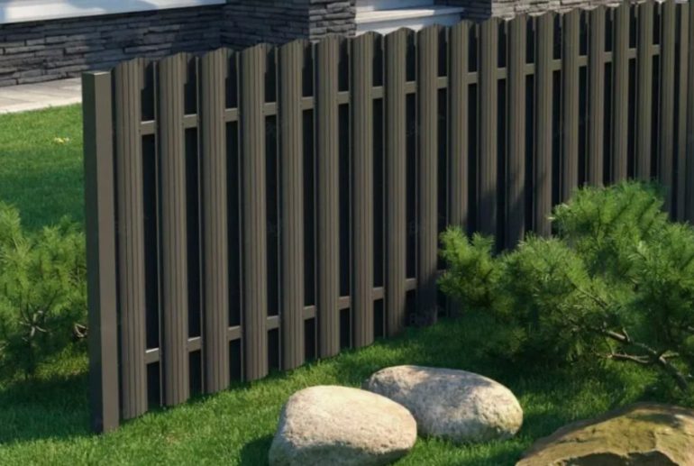 Забор металлический штакетник: купить надежное решение для вашего участка