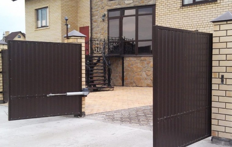 Современные ворота и алюминиевые системы: на что обращать внимание перед покупкой