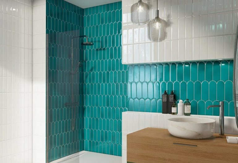 Цвет и фактура: как плитка меняет настроение ванной комнаты