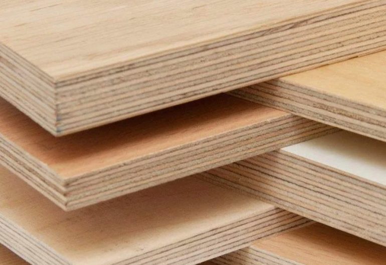 Фанера ФСФ с распилом под размер: где выгоднее заказать для дачи и ремонта
